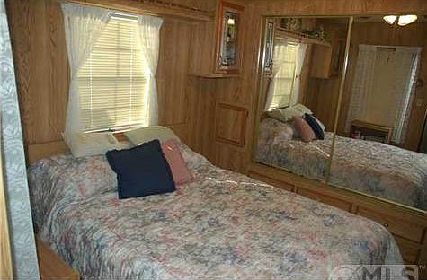 5th image of 426 Nettles Blvd