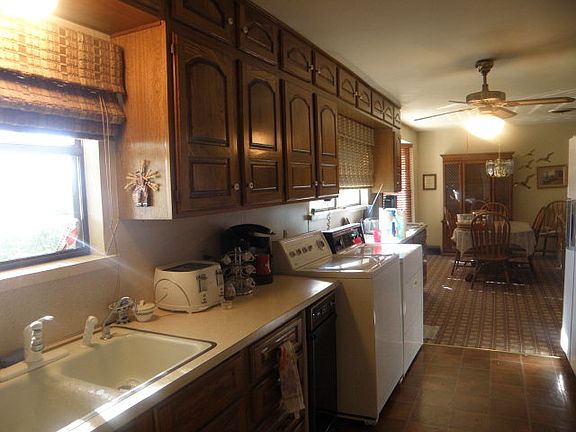 4th image of 1605 E Century Ave