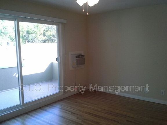 5th image of 2304 W Oak St APT E