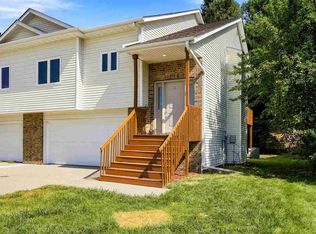 2042 Northland Cir, Coralville, IA 52241