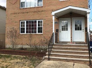 25707 148th Dr, Rosedale, NY 11422