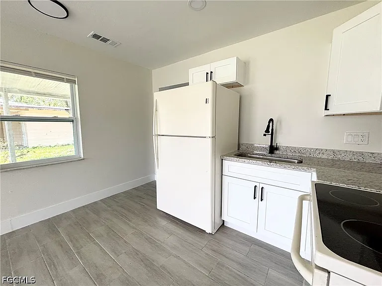 559 Wood Ave — Photo 5