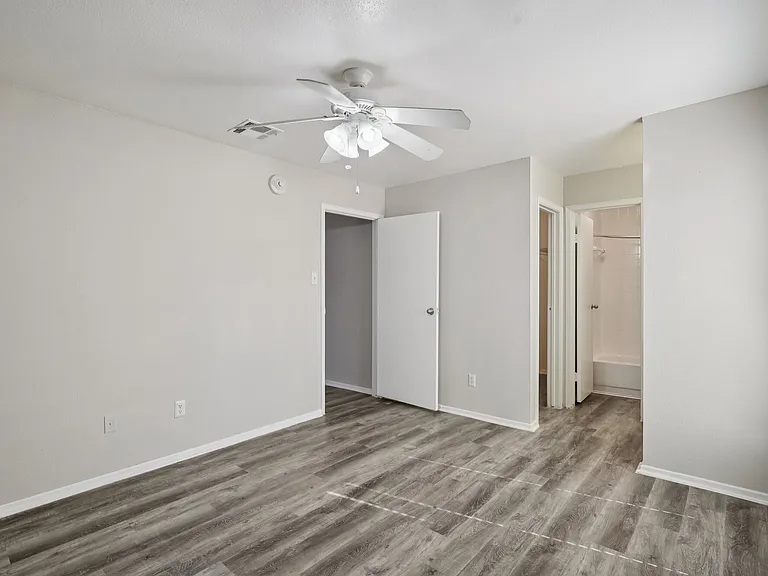 Porterwood Apartments — Photo 40