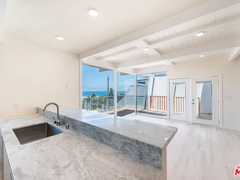 7275 Birdview Ave — Photo 6