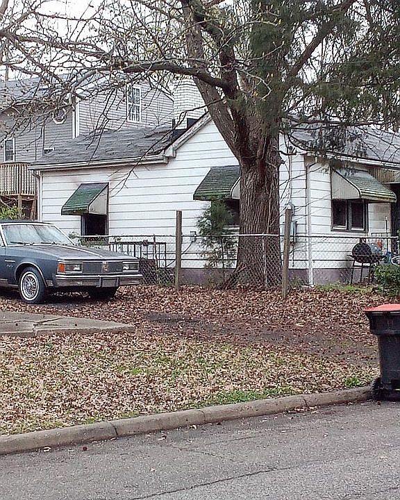 2nd image of 3815 Duncan St