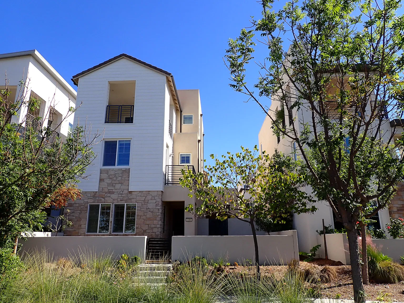 4 bed, 2879 sqft, $5,775 — Photo 1