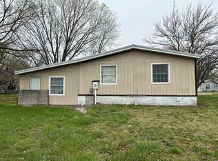 310 E 2nd Ave, Caney, KS 67333