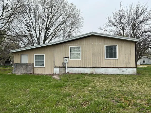310 E 2nd Ave, Caney, KS 67333