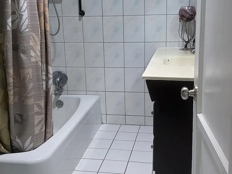 7950 Kingbee St — Photo 5
