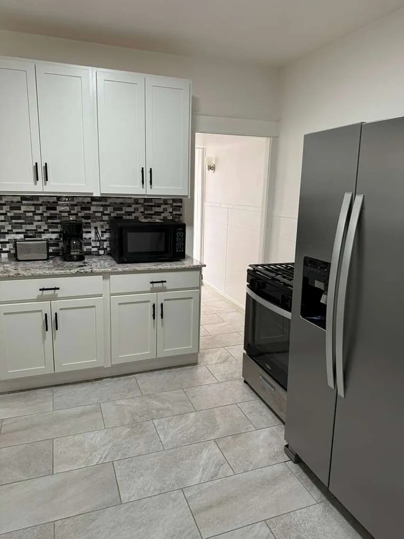 Modern Fully Furnished Apartment | All-Inclusive & Utilities Ready — Photo 2