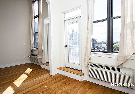 4th image of 1633 Dekalb Ave #4F