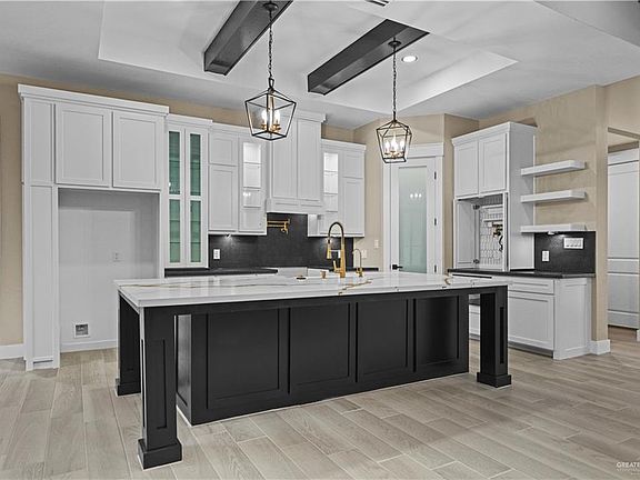 4th image of 3709 E Noronha Dr