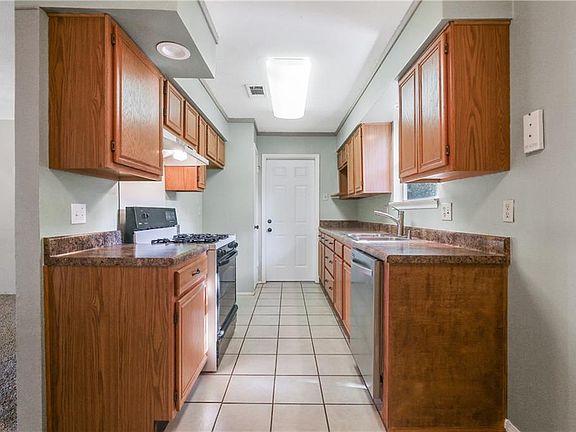 4th image of 327 E Center St