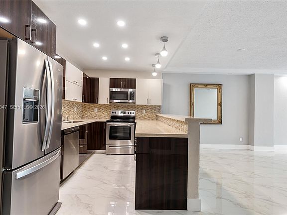 4th image of 19380 Collins Ave APT 507