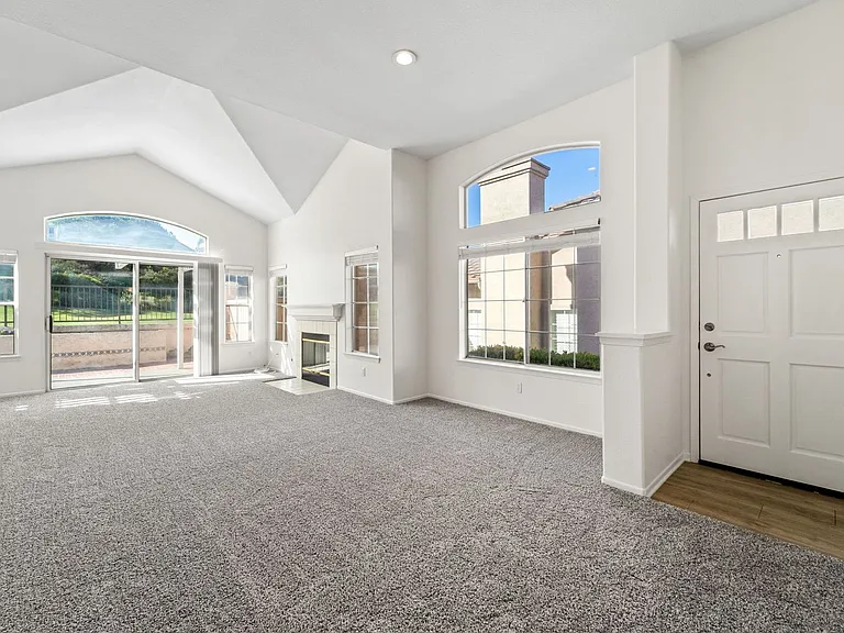 2394A Greenbriar Dr — Photo 3