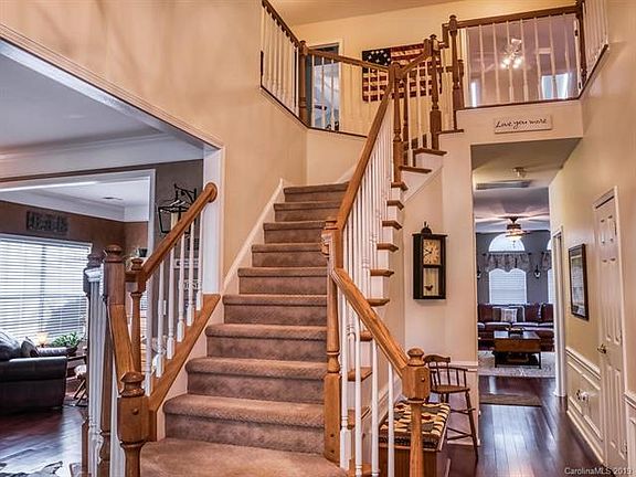 3rd image of 120 Greenhill Ln