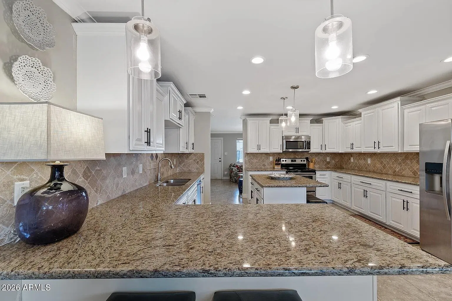 3 bed, 2.0 bath, 1600 sqft, $3,250 — Photo 3
