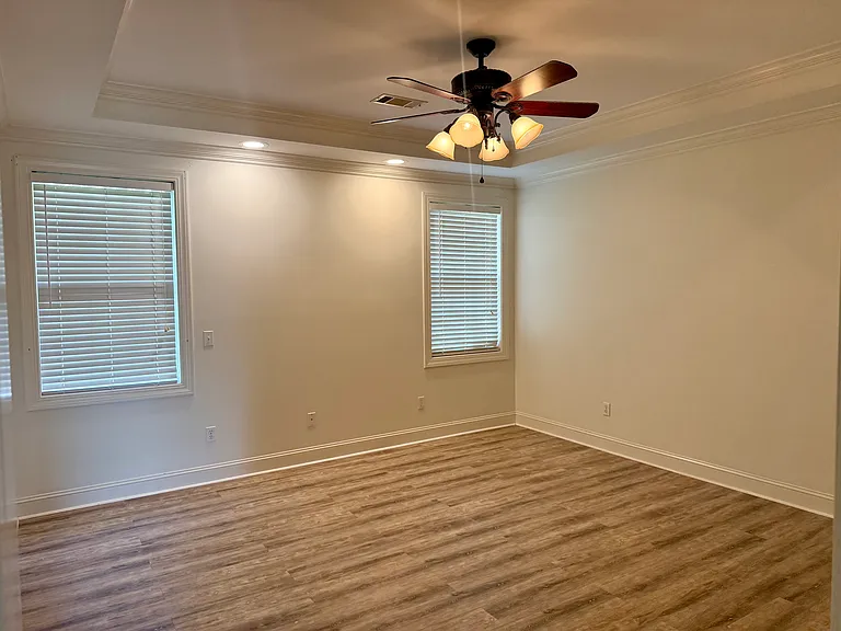 364 Springhill Dr — Photo 16