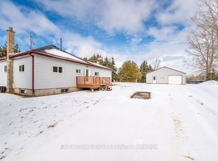 18 Dandelion Dr, Whitewater Region, ON K0J1Y0