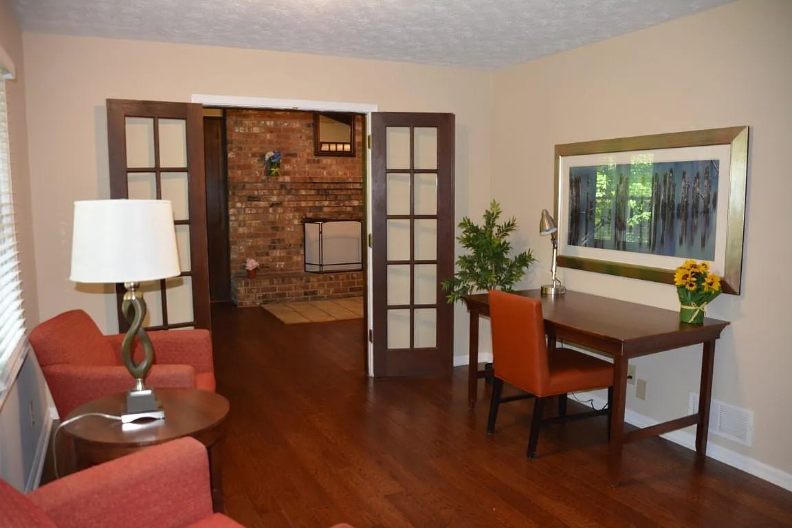 4 bed, 2.0 bath, 2181 sqft, $836 — Photo 4