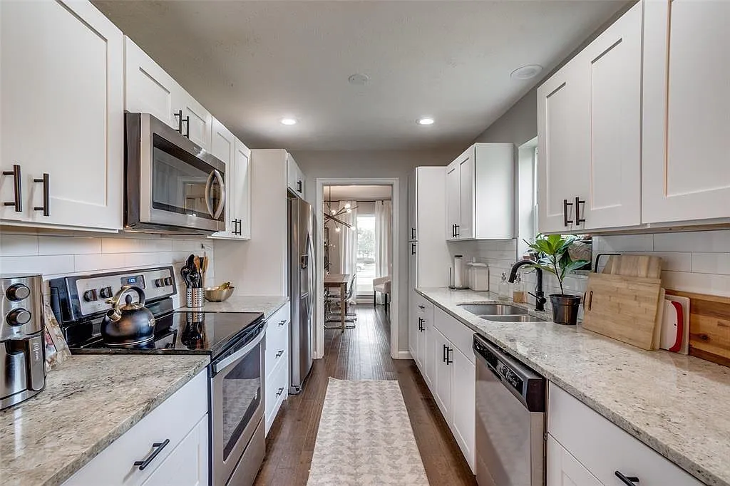 4 bed, 2370 sqft, $3,300 — Photo 3