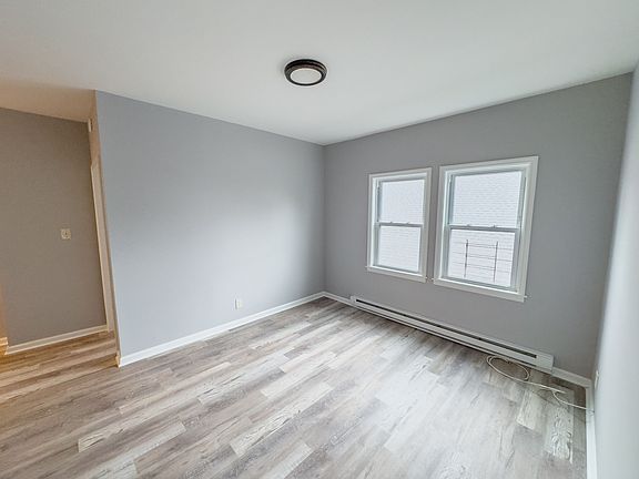 2nd image of 428 Liberty St #44d40f4b4