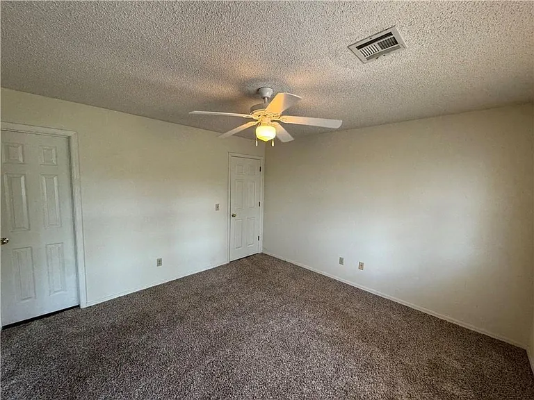 317 S 11th Pl — Photo 9