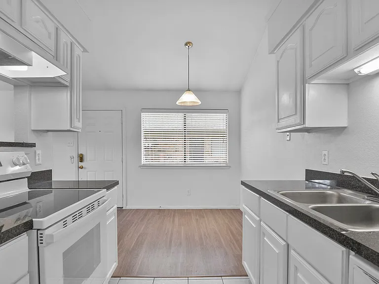 5720 Cedar Creek Dr — Photo 15