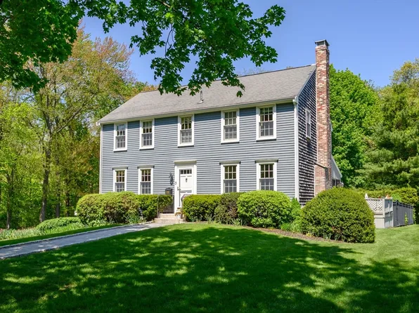 3 Hollyhock Ln, Hingham, MA 02043