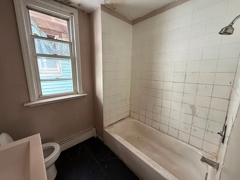 1063 Grove St #2 — Photo 8