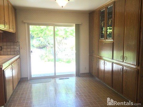 3rd image of 2037 Woodside Dr