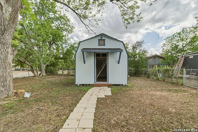 402 Tedder St — Photo 16