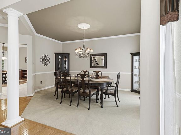 4th image of 3336 Governor Howard Dr