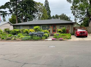 16810 NE Couch Ct, Portland, OR 97230