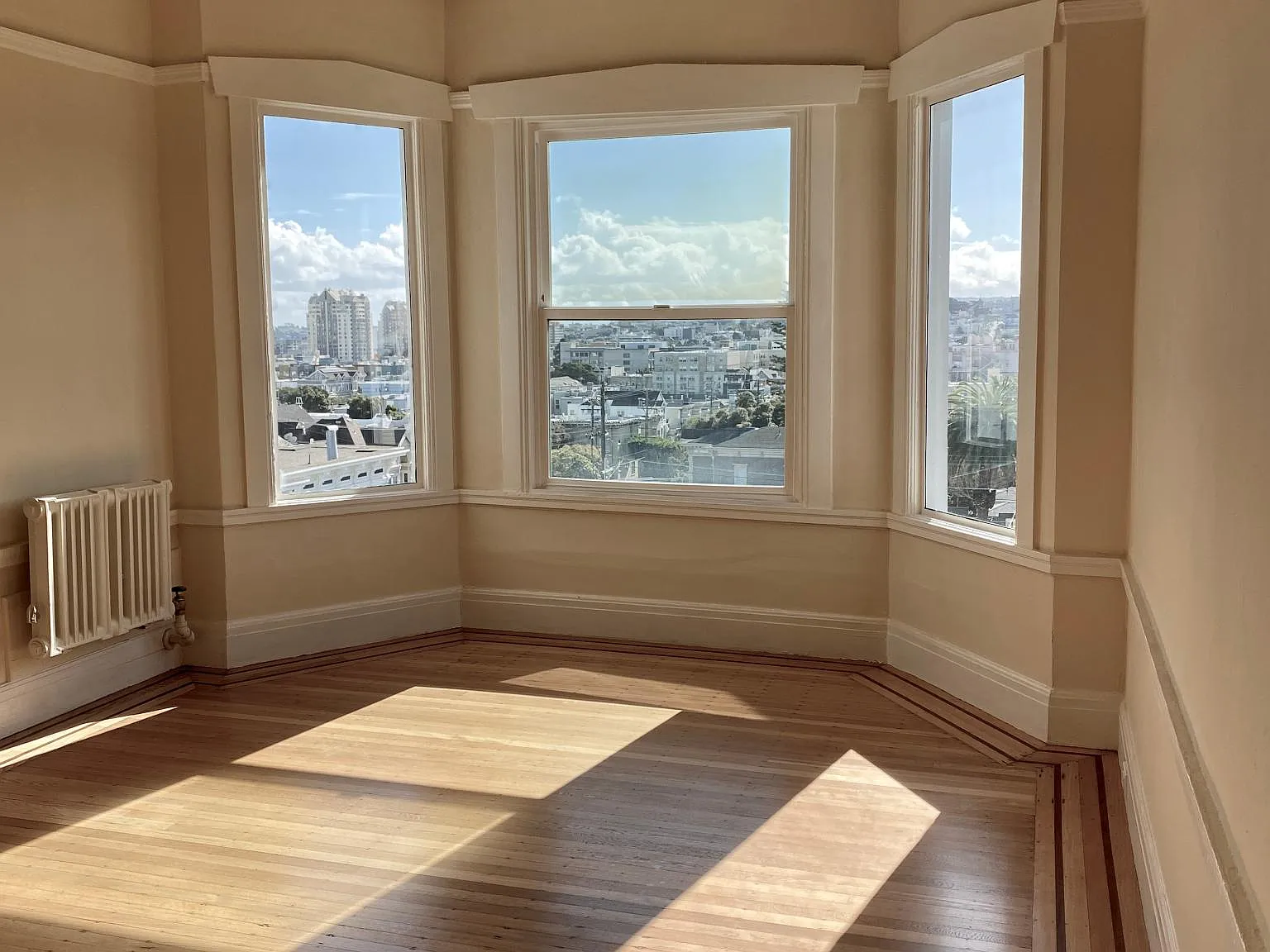 2 bed, 1098 sqft, $5,600 — Photo 2