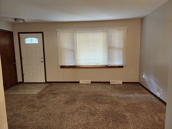 5th image of 404 W Washington St APT A