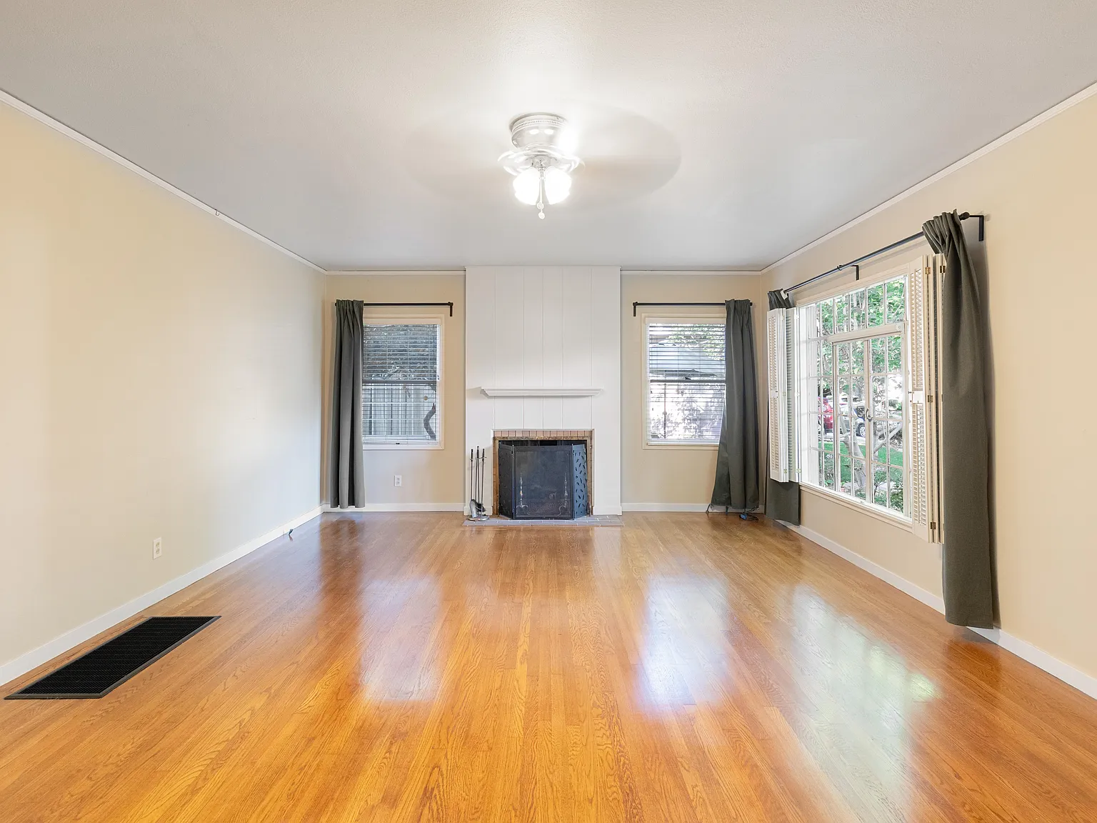 2 bed, 1457 sqft, $3,100 — Photo 3