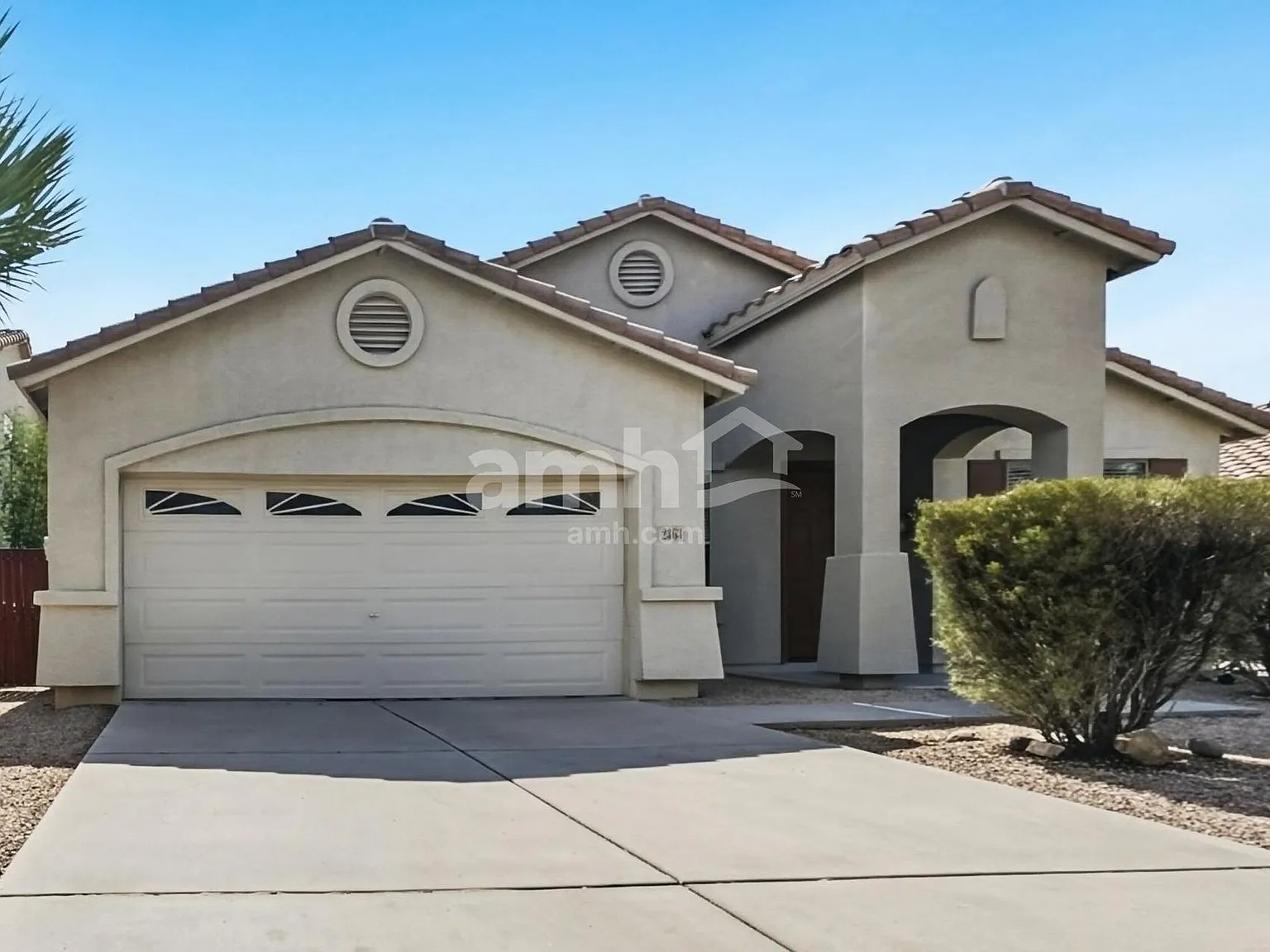 4 bed, 2.0 bath, 2348 sqft, $2,185 — Photo 1