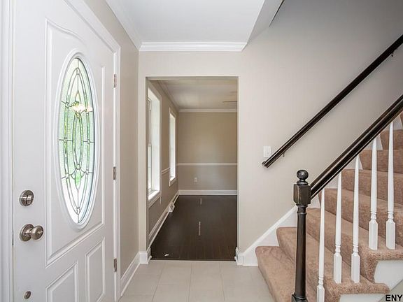 4th image of 35 Hendrik Hudson Way