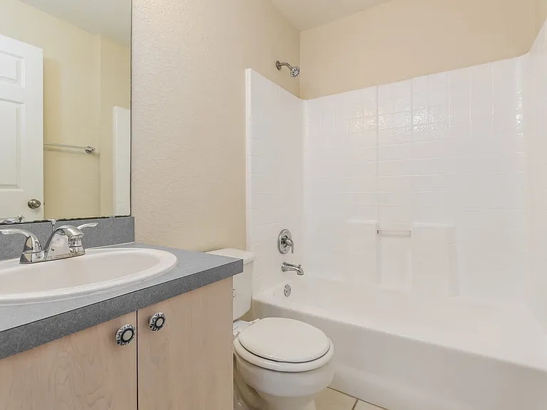 1001 Gary Dr — Photo 15