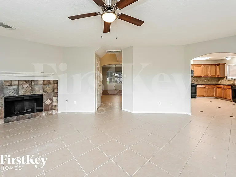 21602 Skyla Cir — Photo 4