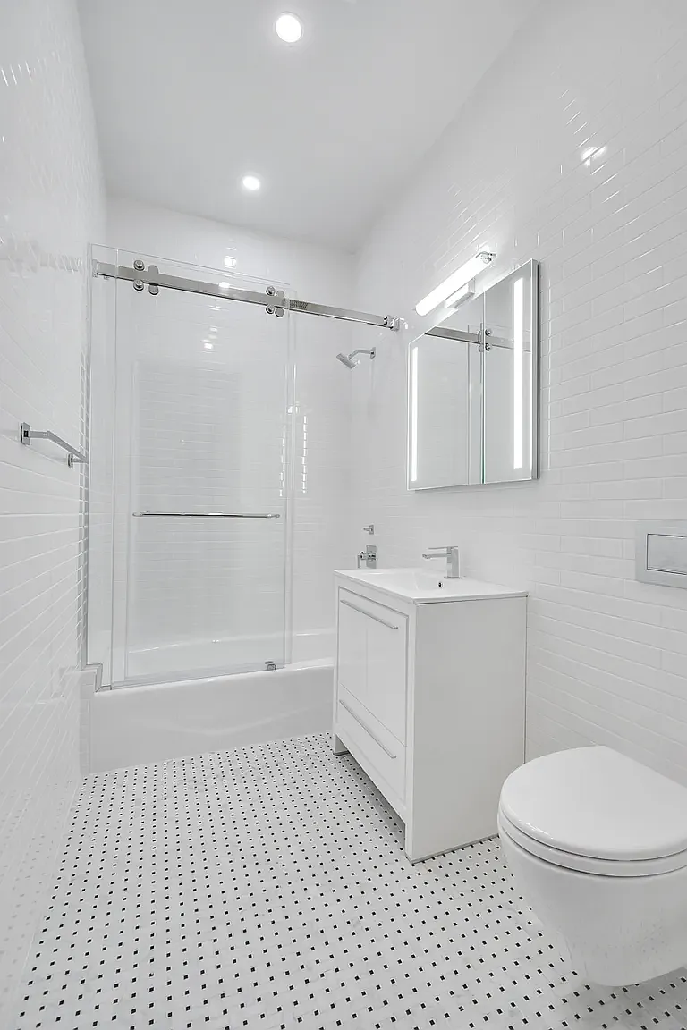 121 Madison Avenue — Photo 2