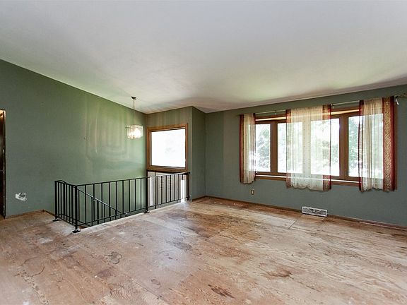 3rd image of 2545 N Ave Nw