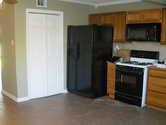 5th image of 1112 Carrollwood Dr