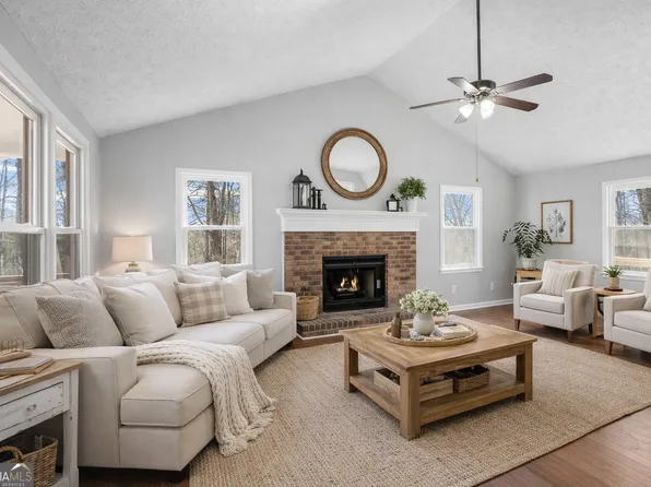 11 Ridgeview Dr SE, Silver Creek, GA 30173