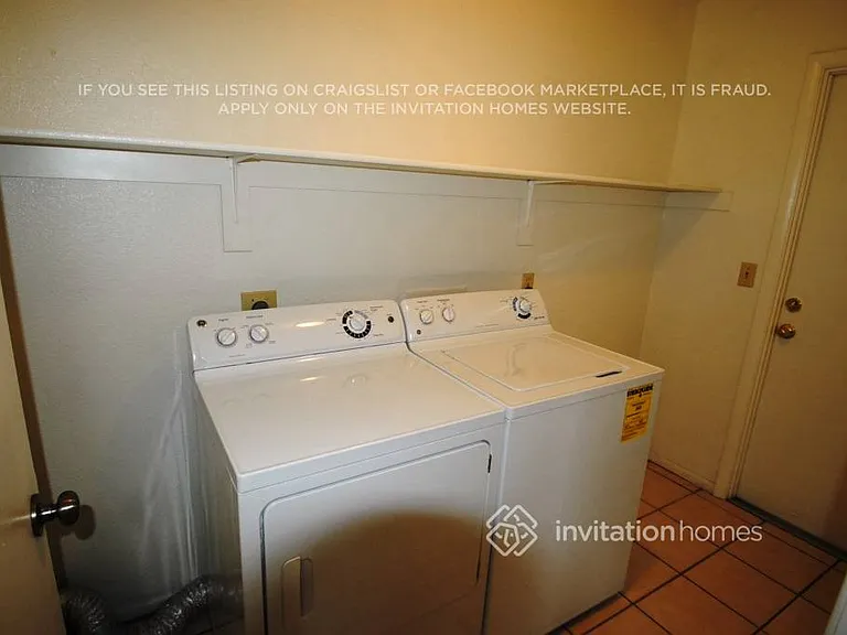 902 W Westchester Ave — Photo 16