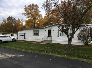 2 Hilltop Dr, Bergen, NY 14416