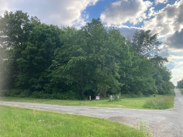 5389 N Fairway Rd, Olney, IL 62450