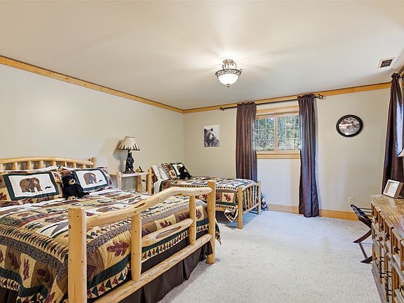 4th image of 580 Park Dr