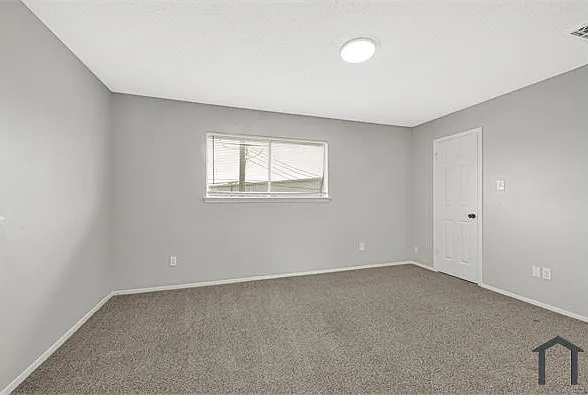 8119 Crestwick Dr — Photo 17